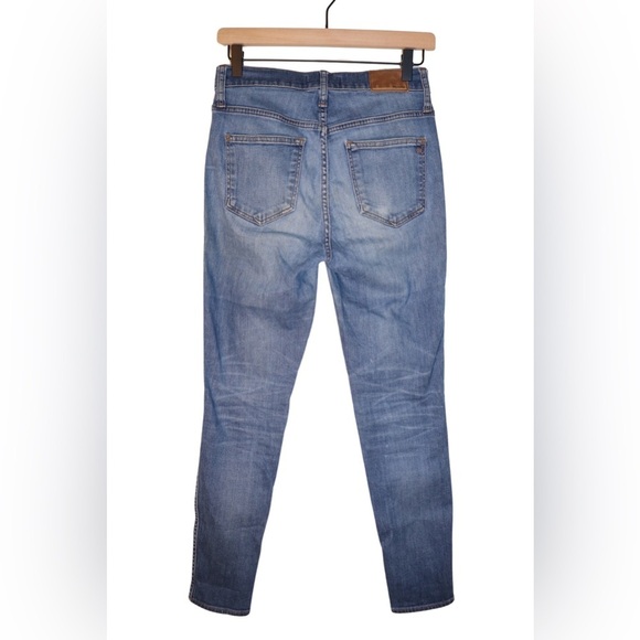 10" High-Rise Skinny Jeans in Med Wash - Picture 5 of 9